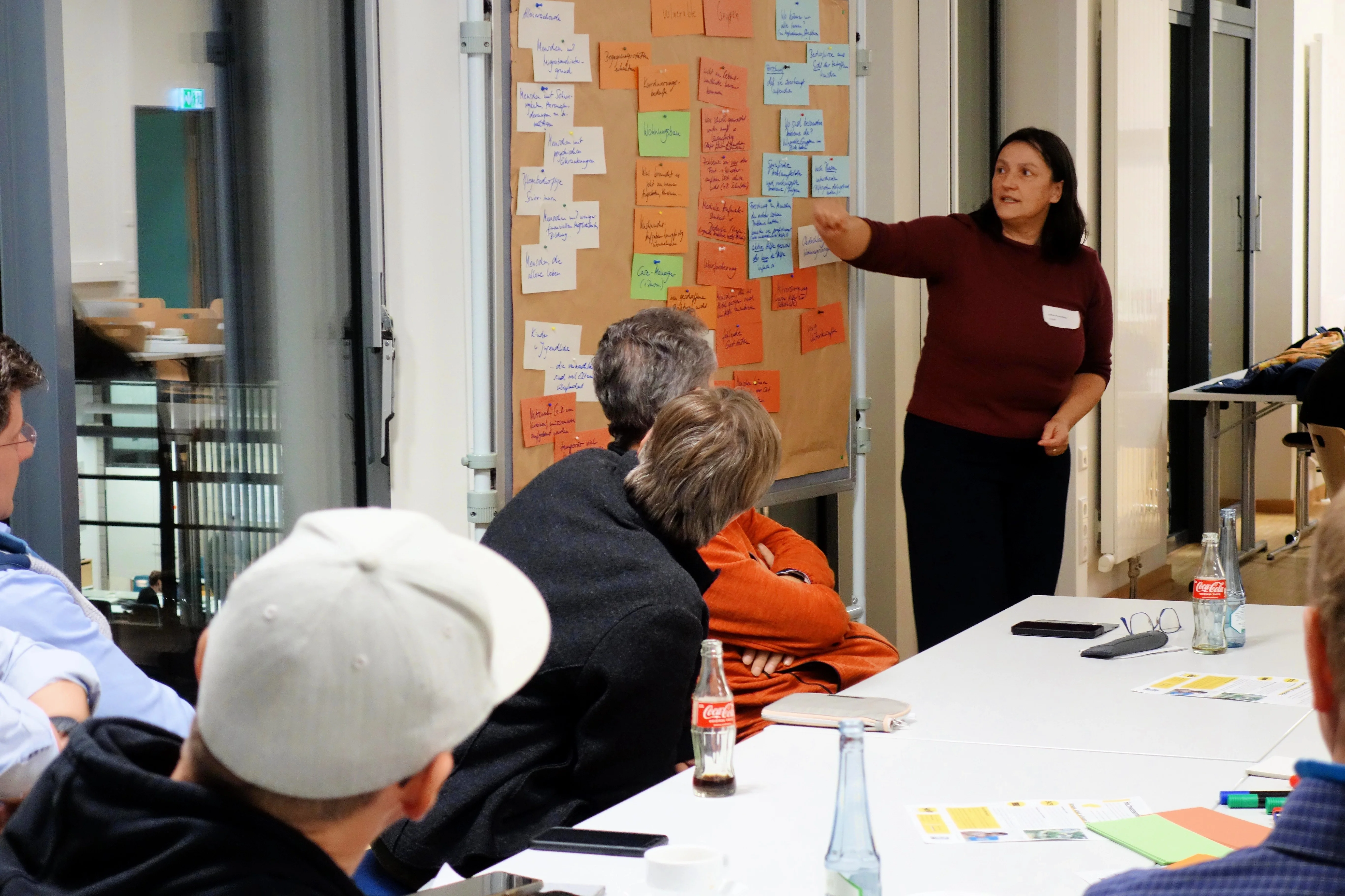 Die Gruppe präsentiert ihre Ergebnisse zum Thema "vulnerable gruppen"